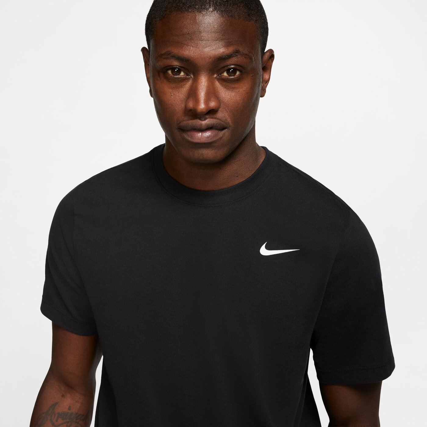 NIKE - M NK DF TEE DFC CREW SOLID BLACK/WHITE – Bild 4