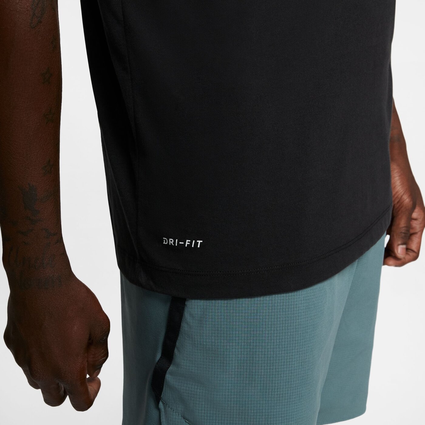 NIKE - M NK DF TEE DFC CREW SOLID BLACK/WHITE – Bild 5