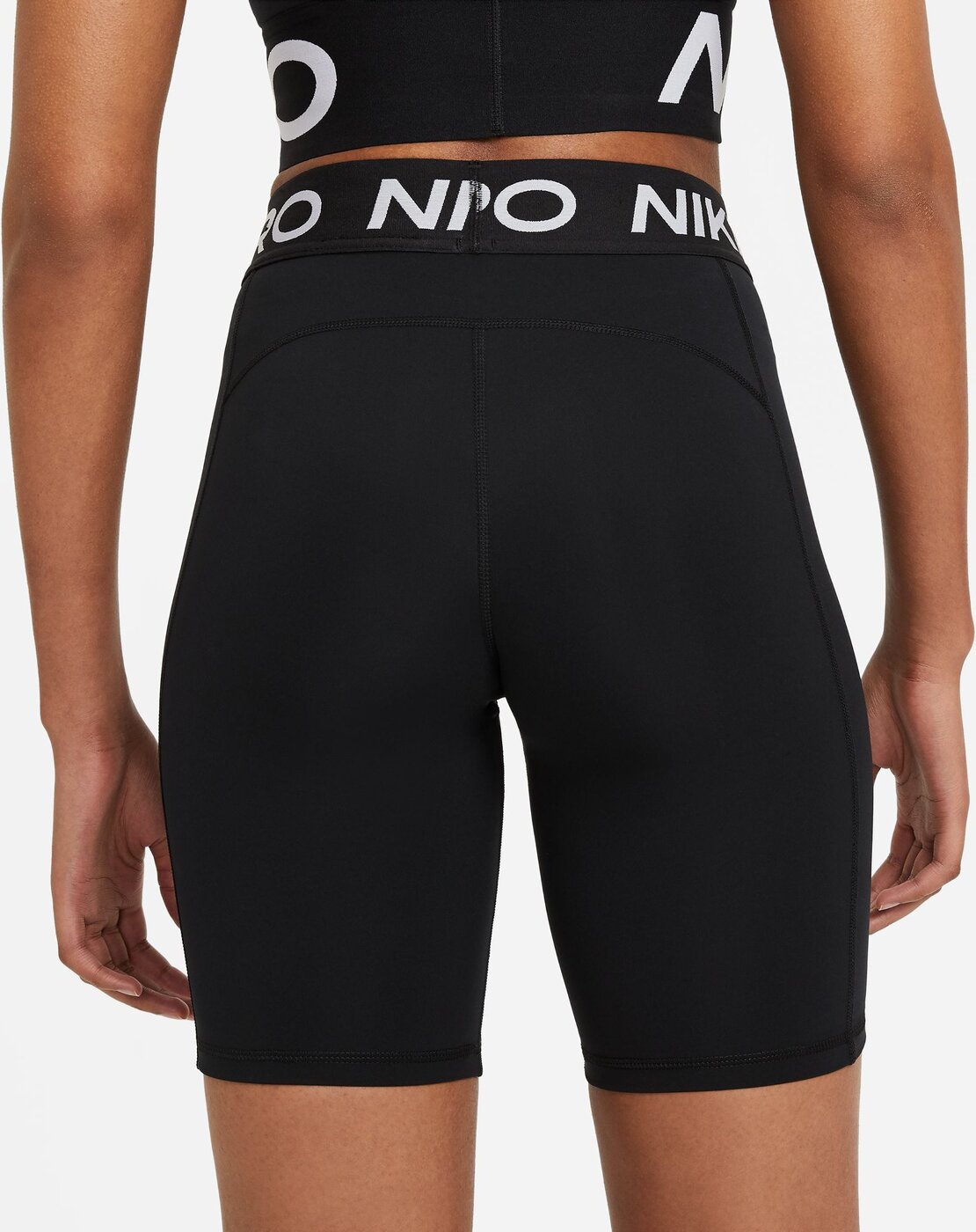 NIKE - W NP 365 SHORT 8IN BLACK/WHITE – Bild 2