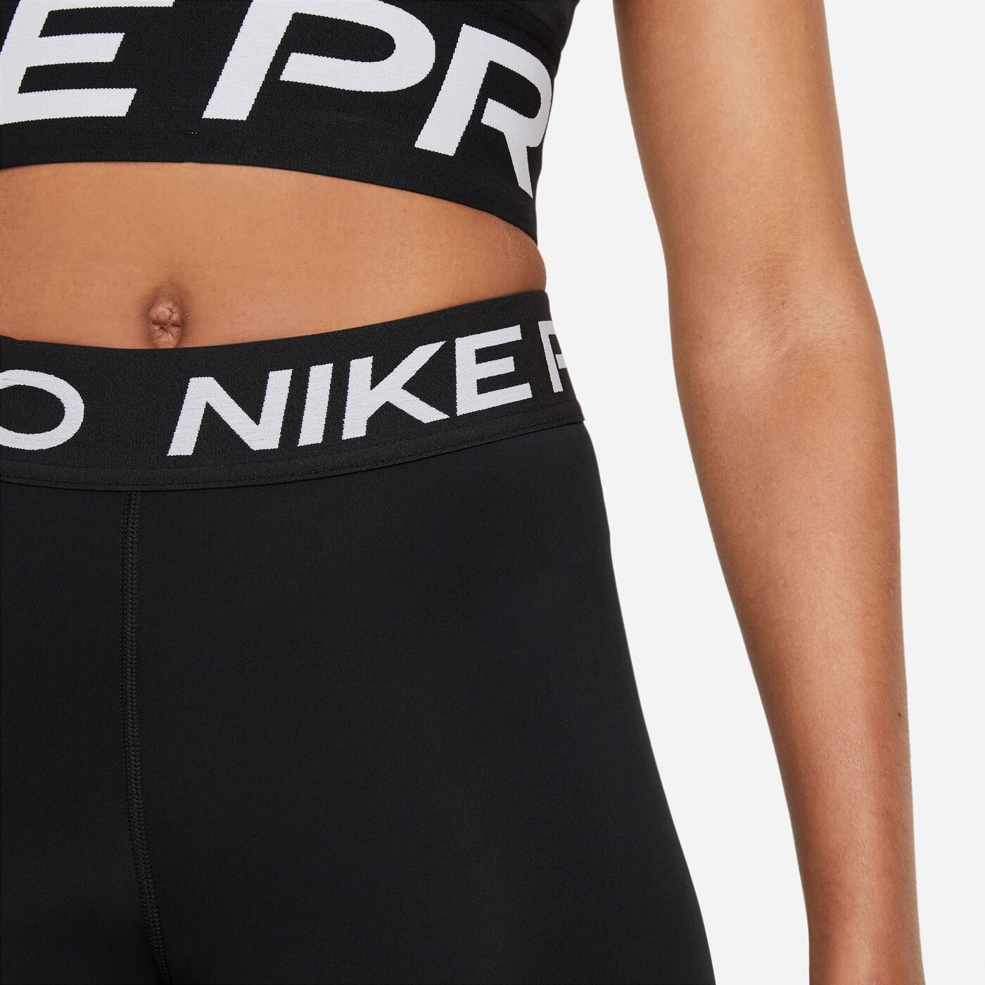 NIKE - W NP 365 SHORT 8IN BLACK/WHITE – Bild 6